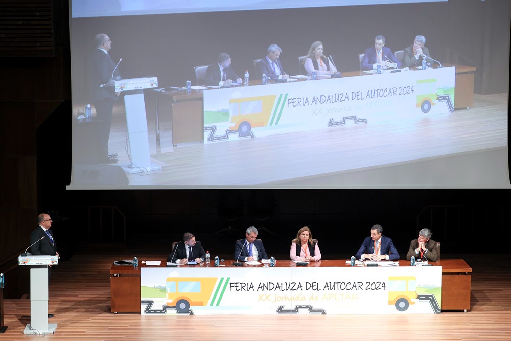 Feriabus, la feria del autobús del sur de europa, recibe el apoyo y colaboración de todas las confederaciones nacionales del transporte (Confebús, Anetra y Direbús)